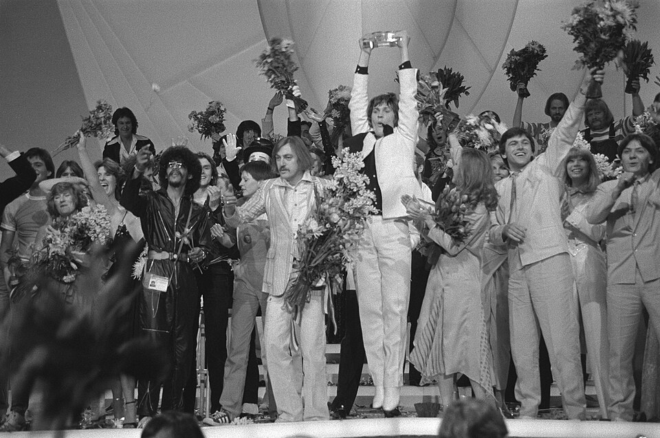 Johnny Logan wins Eurovision